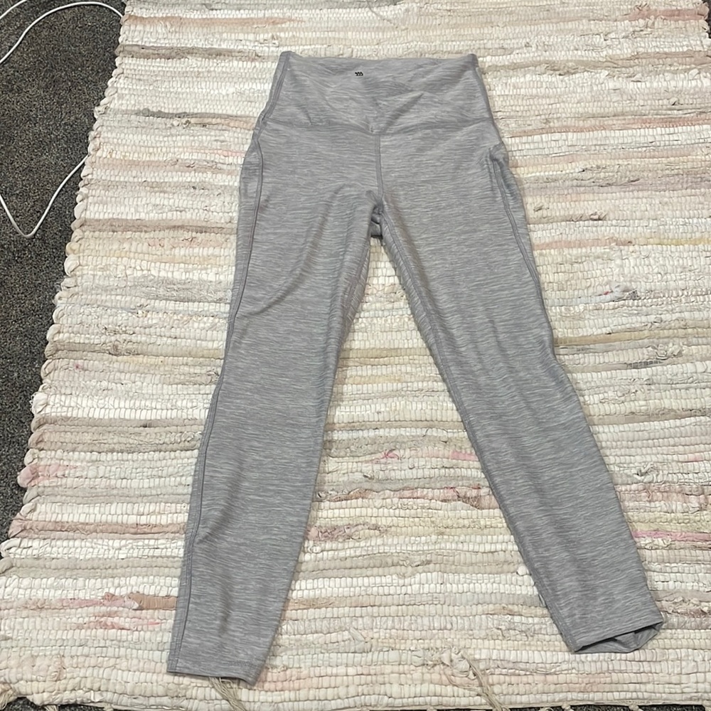 Light grey crossover leggings